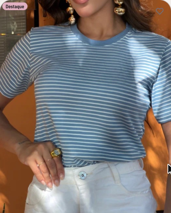 T-shirt listrada azul céu Tatá Closet